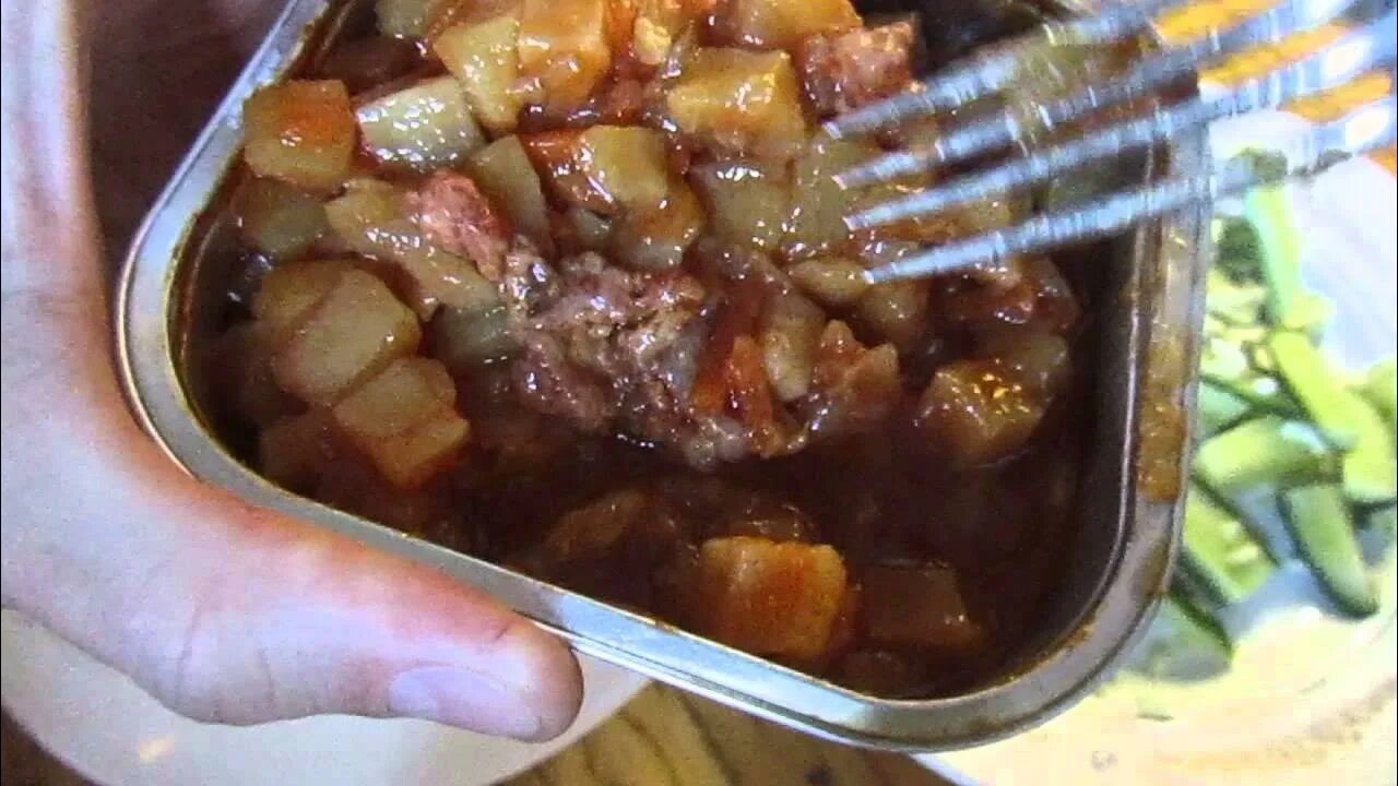 Картошка с мясом консервированная. Гуляш с картофелем сухпай. Гуляш с картофелем ИРП. Армейский гуляш. Гуляш с картошкой армейский.