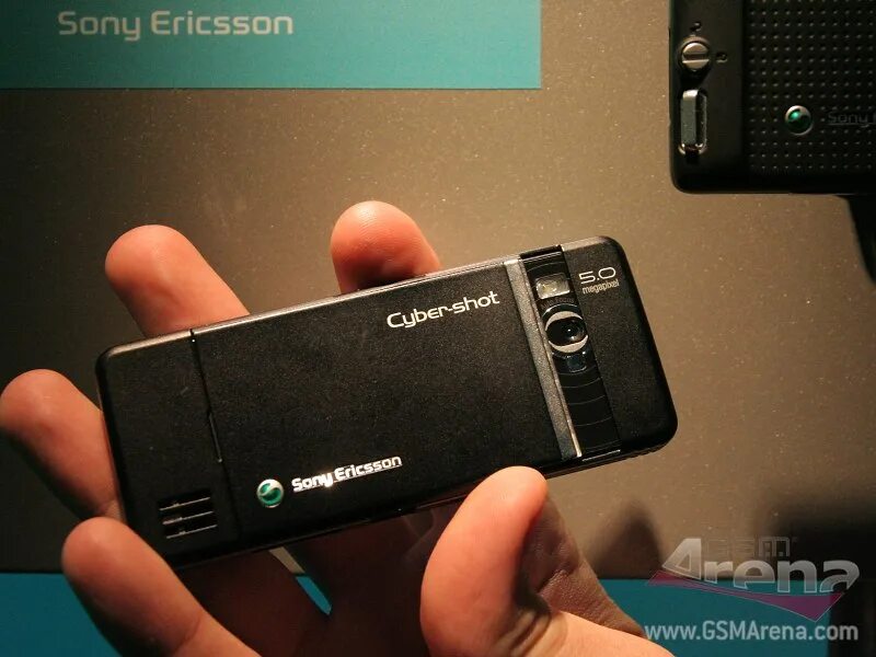 Телефоны со скрытой камерой. Sony Ericsson c902. Сони Эриксон с выдвижной камерой. Сони Эриксон с выдвигающейся камерой. Кнопочный сони Эриксон с выдвижной камерой.