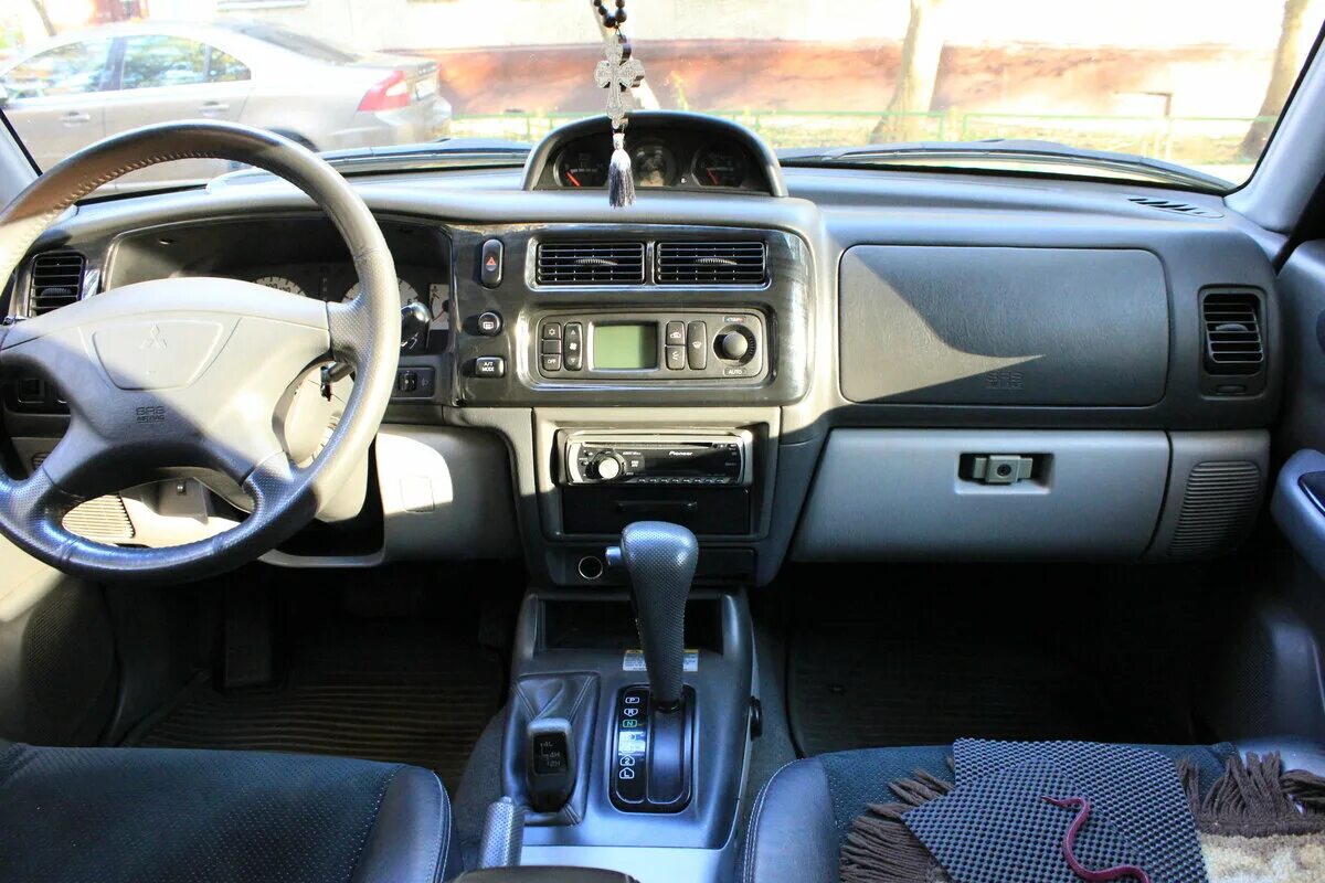 панель паджеро спорт 1