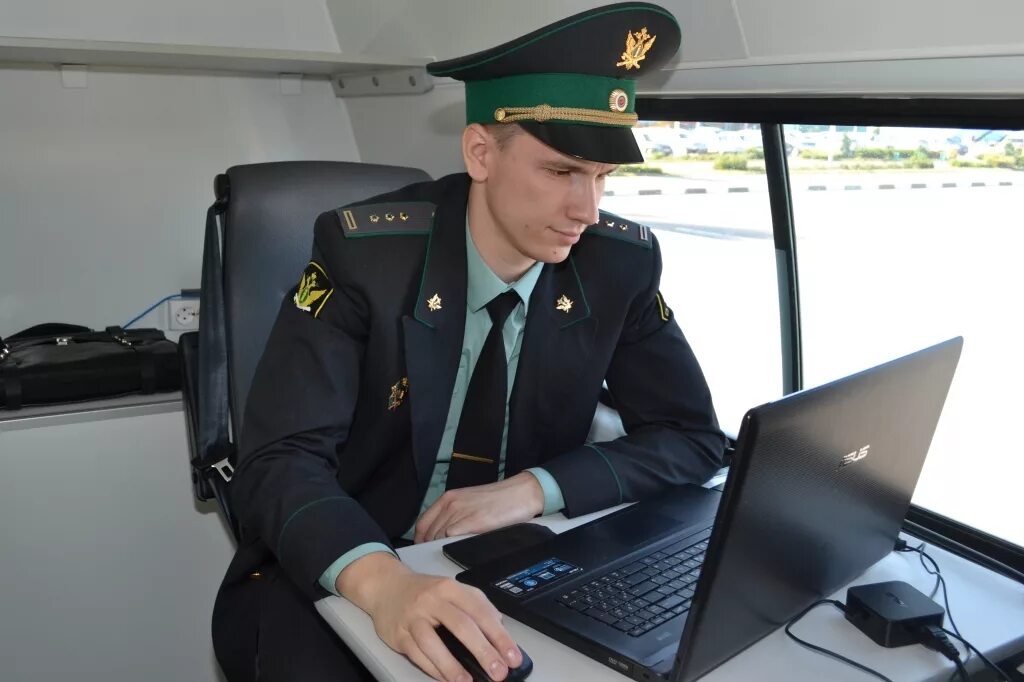Работала судебным приставом исполнителем