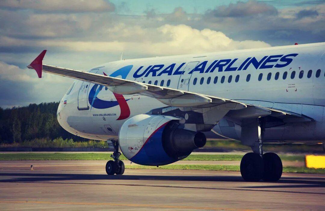 Урал эйрлайнс u6 8070. Самолёт уральские авиалинии в аэропорту кольцово. Авиакомпания урал сайты. Самолет урал аирлинес. Авиакомпания урал сайты.