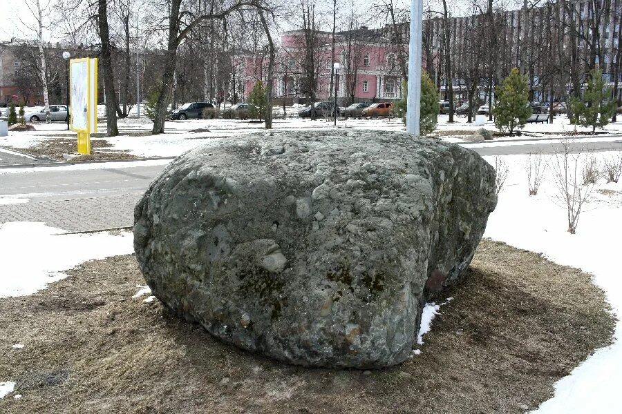 Поклонный камень в Городце. Поклонный камень Смоленский сад. Древний поклонный камень в России. Камень на Поклонке 1945.