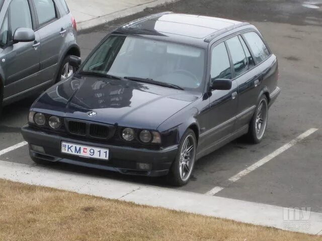 Люк е34. BMW e34 универсал. БМВ е34 туринг. BMW e34 Touring люк. BMW e34 универсал серая.