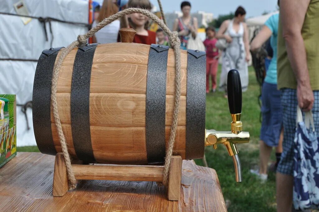 Бочонок из бревна. Чертеж клепки для бочки. Бочка деревянная старая. Бочка сделай сам. Из деревянной бочки.