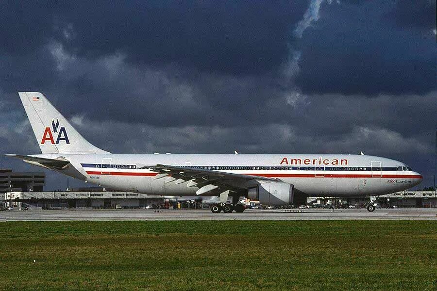 Рейс american airlines. A300 American Airlines. Самолет American Airlines a330. Аэробус а300. American Airlines 1988.