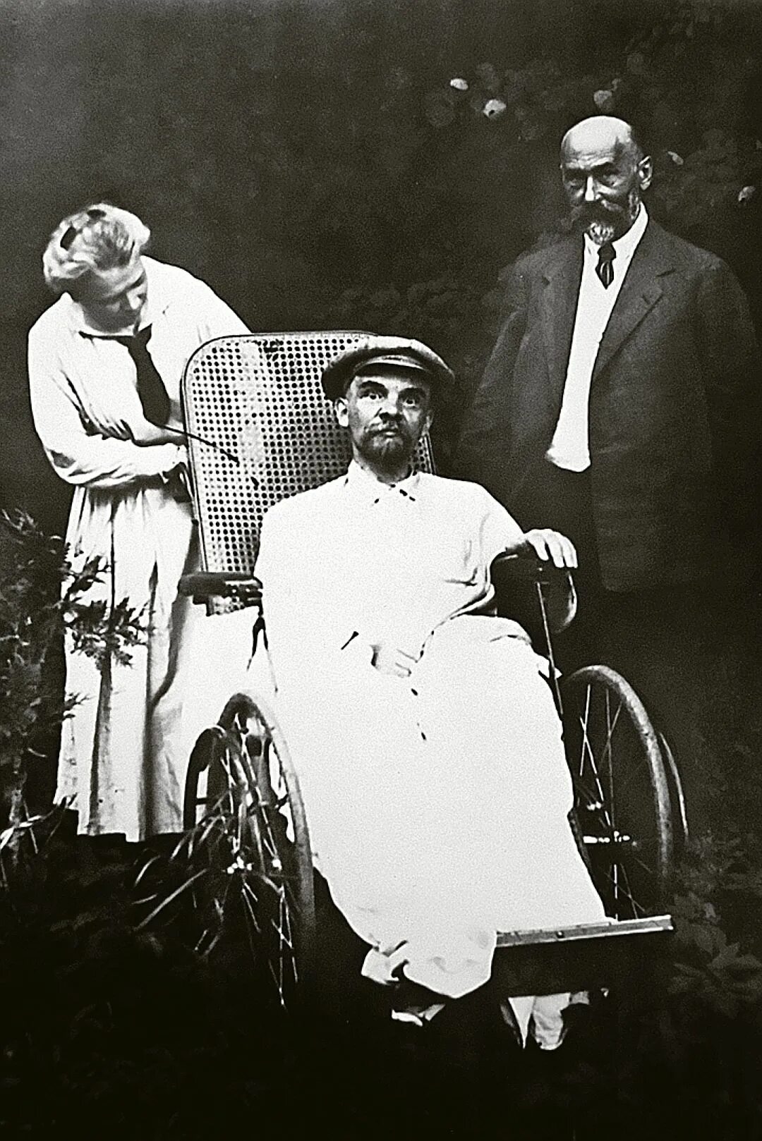 владимира ильича ульянова (ленина) (1870— 1924). настоящая фамилия ленина владимира ильича. анна ильинична елизарова-ульянова. сколько лет живет ленин. сколько лет живет ленин.