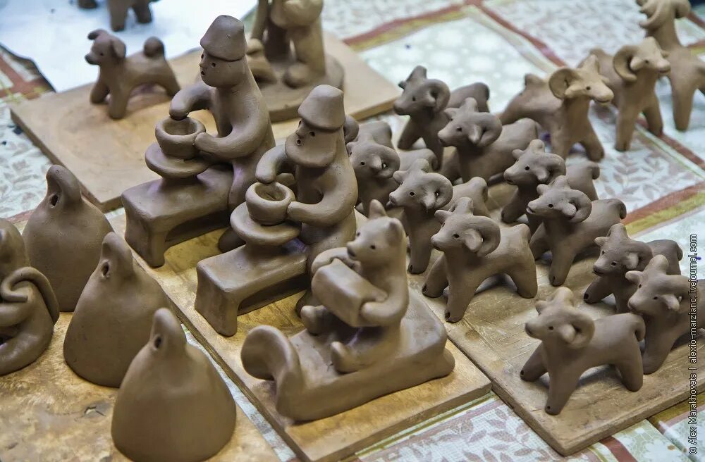 Фигурки из глины. Глина для лепки. Красивые фигурки из глины. Филимоновский петушок из глины. Лепка из глины фигурки.