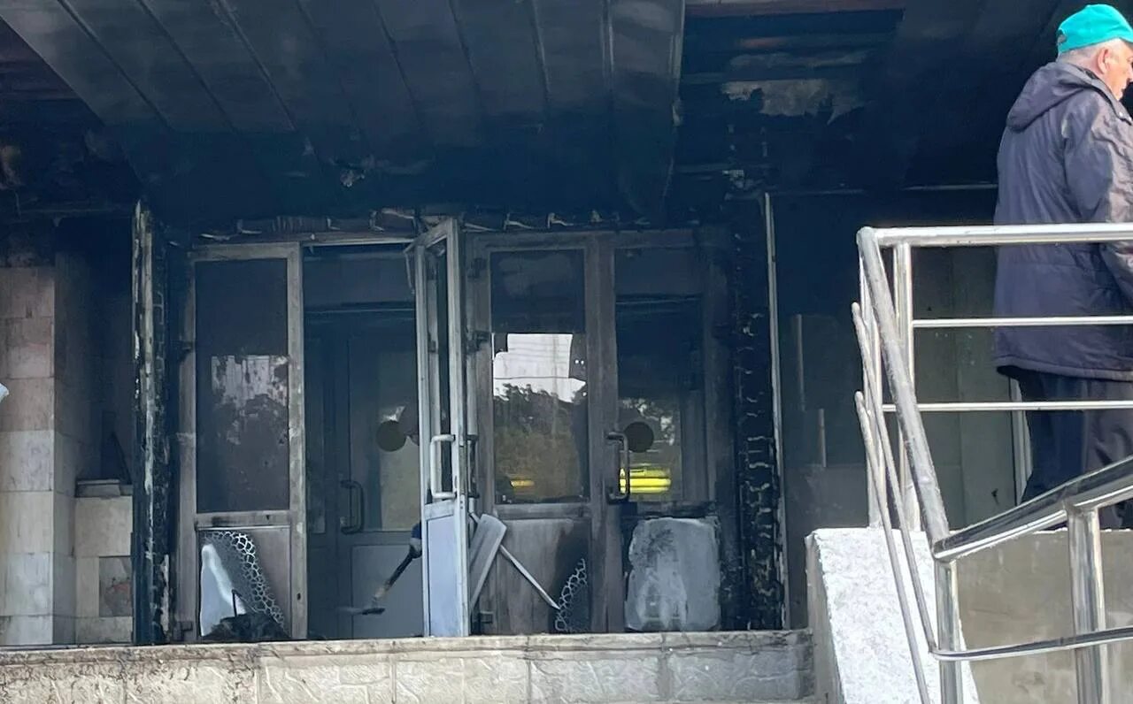 Пожар в здании. Разбитое здание. Пожар в Тольятти вчера. Пожар в Иваново.
