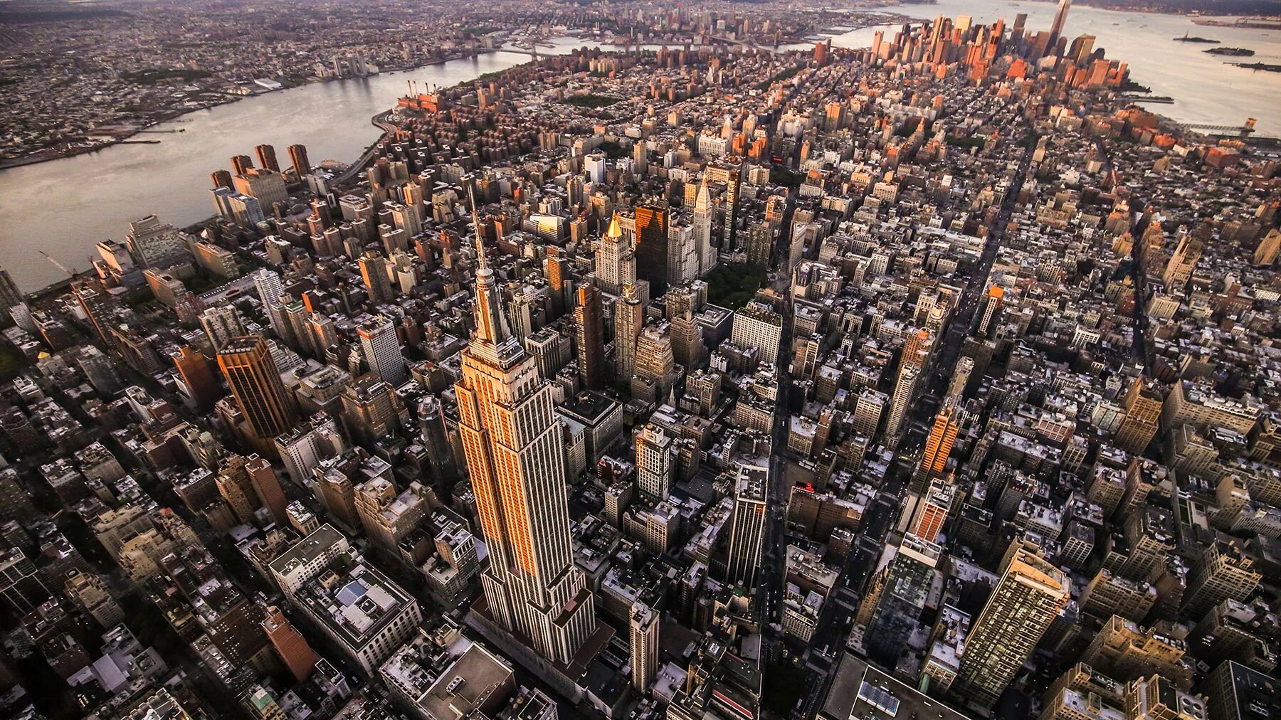 Здание эмпайр стейт билдинг. 102 этаж. 102 этаж. Эмпайр стейт билдинг лифты. 102 этаж эмпайр стейт билдинг.