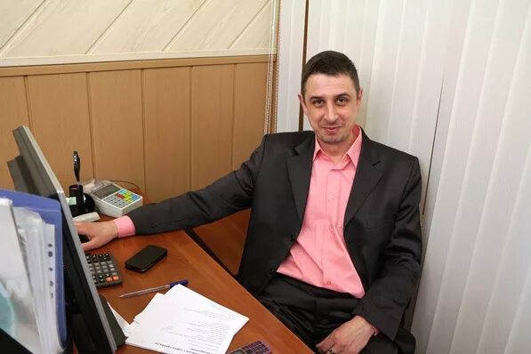 руководитель отдела продаж. менеджер по продажам. менеджер по продажам фото. работник автосалона. ружицкая евгения александровна базис.