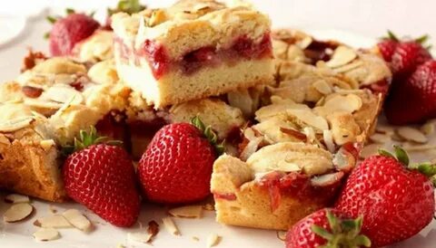Шарлотка из клубники в духовке простой