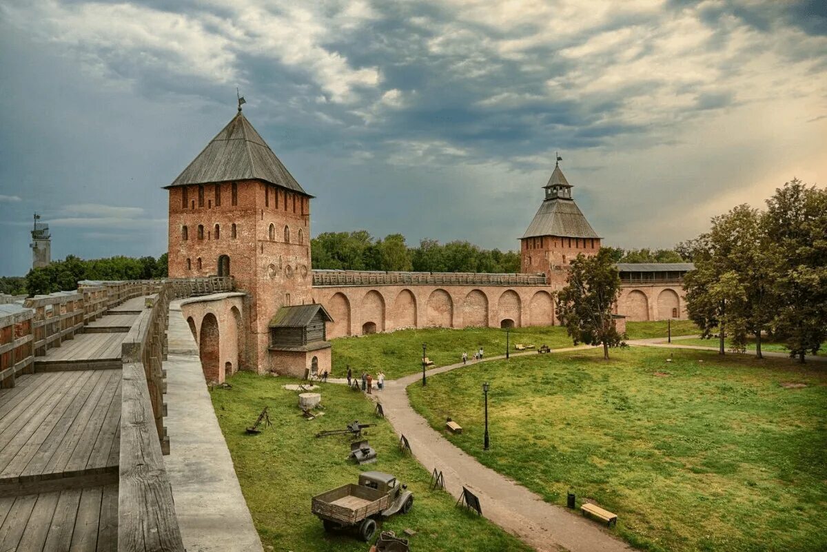 Стиком новгород. Крепость Детинец Великий Новгород. Новгородский Кремль Детинец. Кремль Детинец в Великом Новгороде. Великий Новгород древний Детинец.