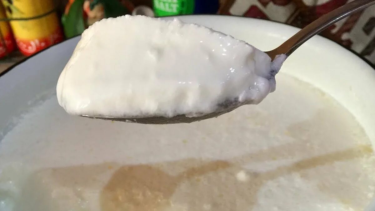 Кисломолочный мацун армянский. Мацони 4%. Что такое мацони мацони. Мацони и айран. Кисломолочка мацони.