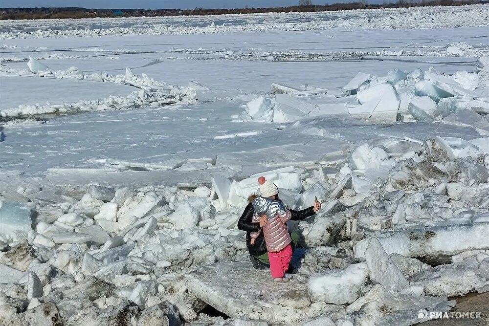 Томск река томь сегодня. Ледоход на Томи 2022 в Томске. Река Томь ледоход 2022 Новокузнецк. Ледоход Томск. Томск река Томь ледоход.