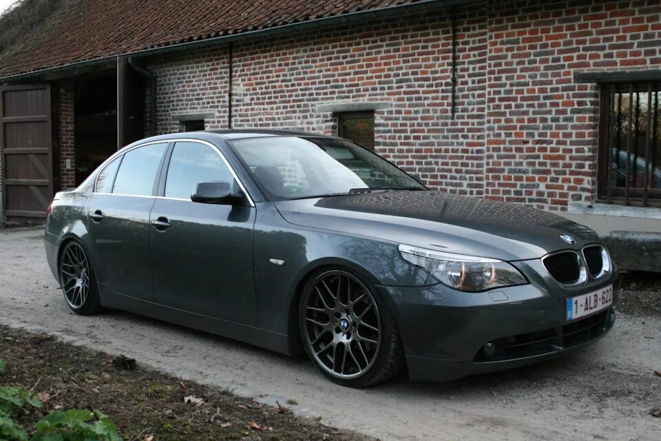 BMW 5 e60. BMW e60 зеленая. BMW 5 Series e60 2003. Bmw 5 series e60