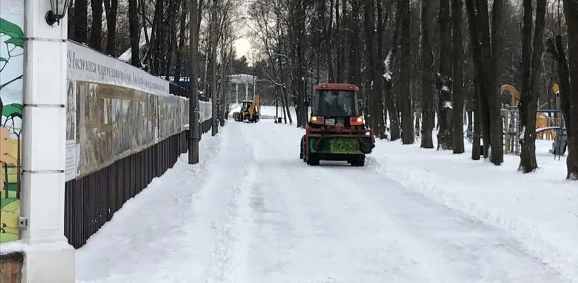 Поликлиника светлоярская нижний новгород сормовский. Светлоярский парк Сормово. Светлоярский парк Нижний Новгород. Светлоярский парк Сормово зимой. Уборка снега грейдером и в Нижнем Новгороде Сормовский район.