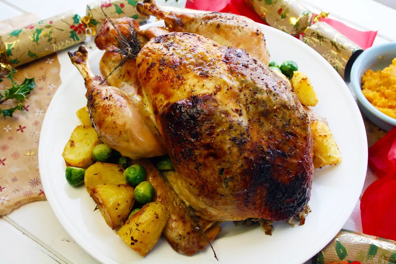 Turkey potato. Traditional Roast Turkey. Roast Turkey and Potato. Запеченная индейка с картошкой (Roast Turkey and Potato). Roast Turkey contramal.