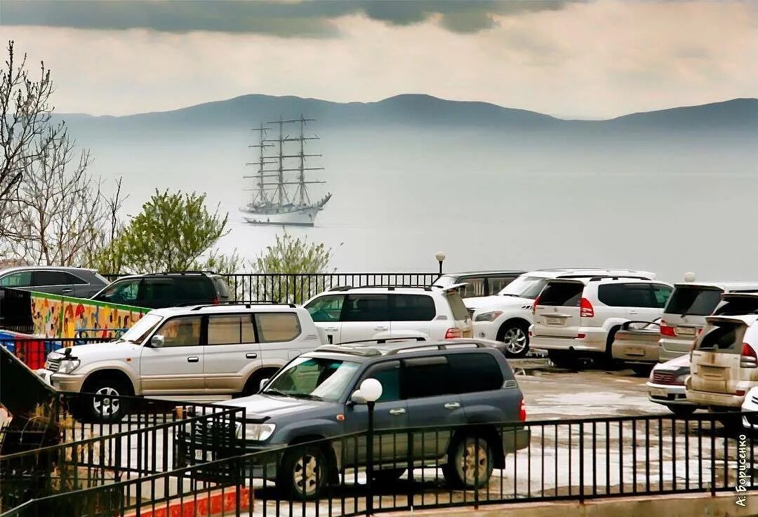 Владивосток авторынок зеленый. Зеленый угол в 2000. Зелёный рынок владивосток. Зеленый угол в 2000. Axio 4wd.