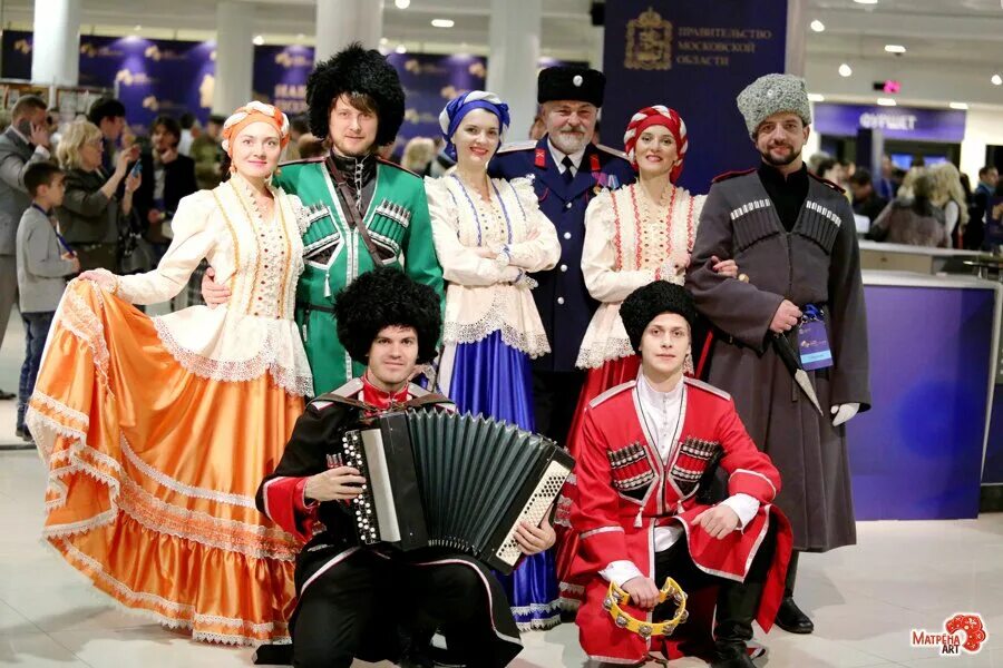 Ансамбль ермак смоленск. Классический ансамбль. Цыганское шоу. Ансамбль бального танца спектр г шахты. Ансамбль арт.