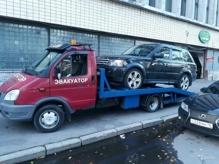 дешёвый эвакуатор. автомобиль на эвакуаторе. дешёвый эвакуатор. эвакуатор рядом. эвакуация автомобиля.