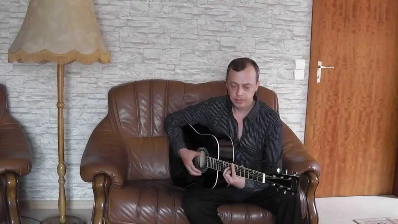 Аджах магомед дзыбов. Хасбулат удалой магомед. Чеченский певец на балалайке. Хазбулат магамет. Хасбулат удалой дети лабиринта.