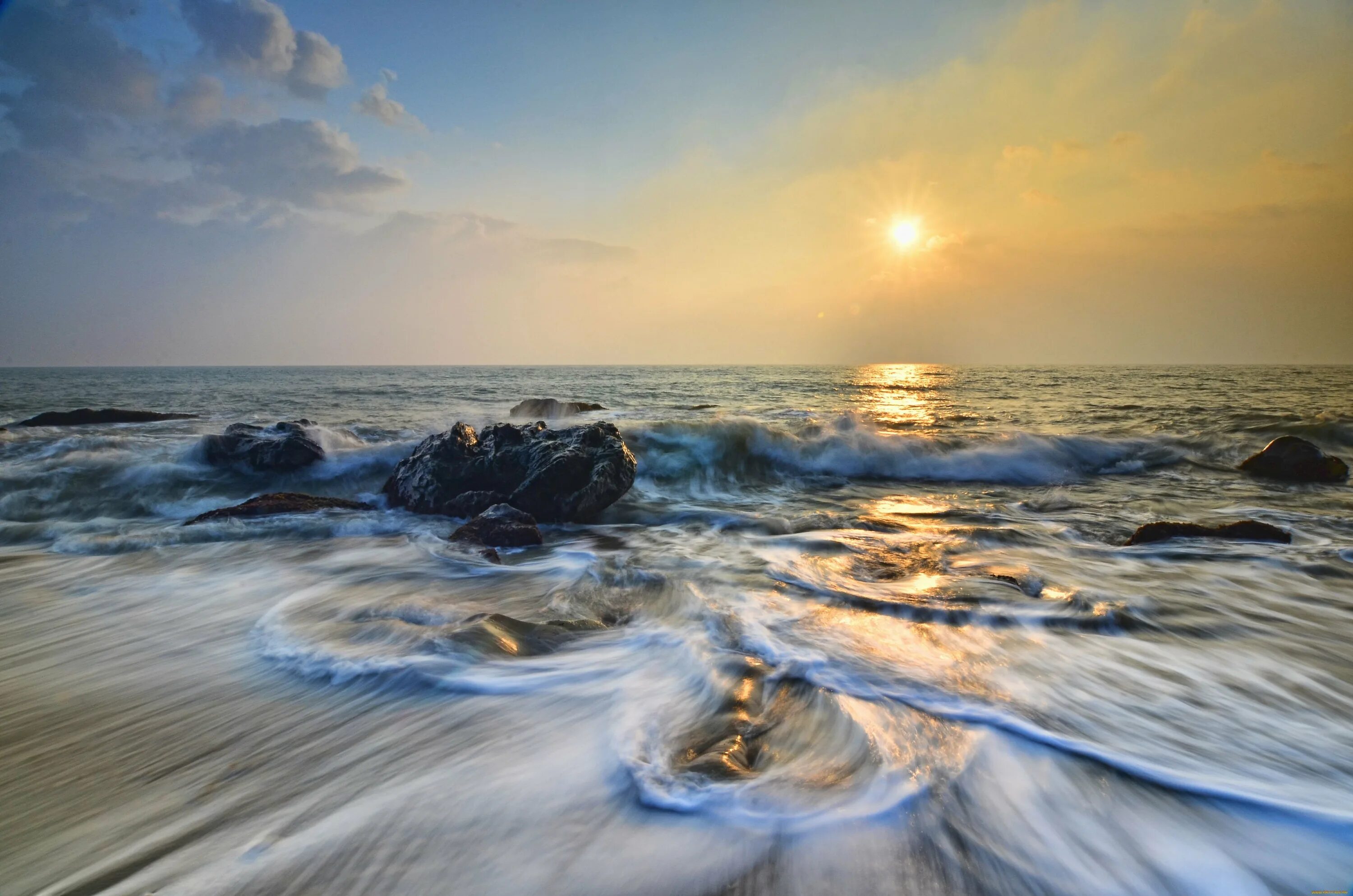 Коктебель морской Прибой. Черное море Прибой. Прибой Балтийское море. Красивые морские пейзажи. Чем дальше от океана тем