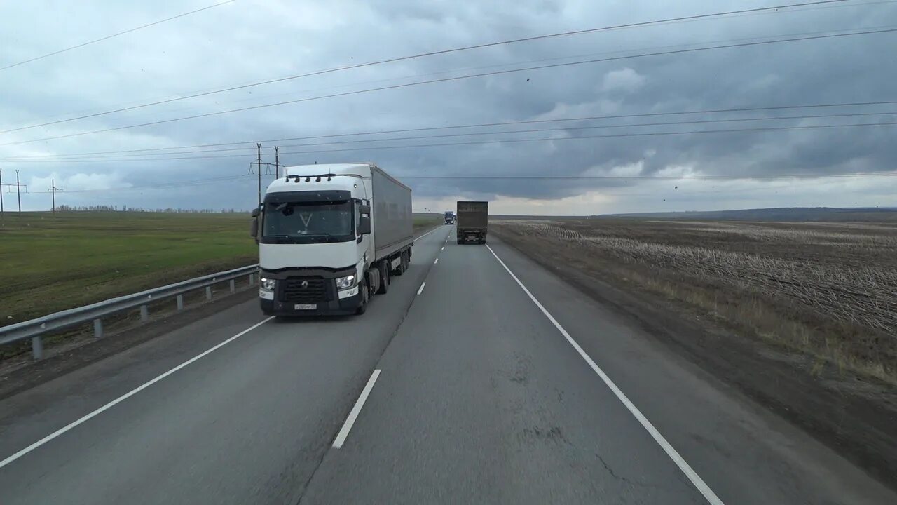 Серия трасс. Трасса урал. Вольво на трассе 138 рус. Дорога жизни. Грузовик на трассе.