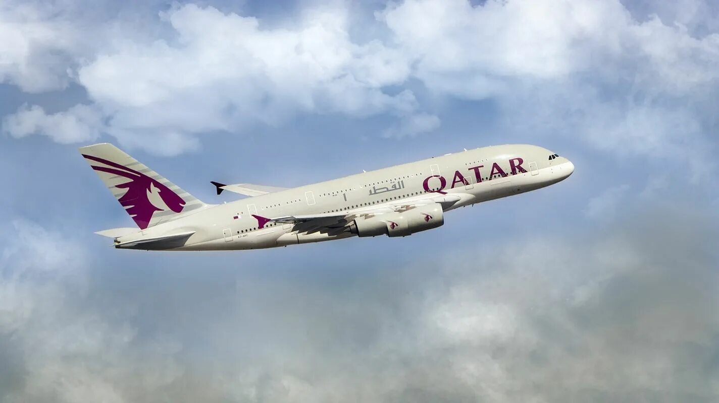 Катар дав. Самолет Qatar. Авиакомпания Qatar Airways. Qatar Airways самолеты. A380 SUPERJUMBO Jet принц.
