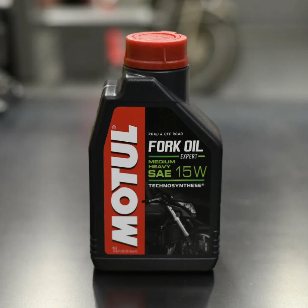 Motul fork Oil Expert 10w. Motul fork Oil Expert Light 15w. Motul Shock Oil 5w. Мотюль fork Oil 2.5. Масло fork oil