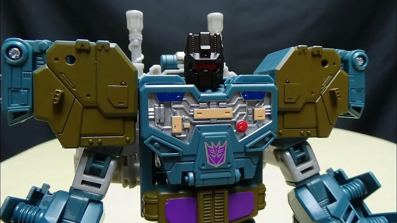 Обзор transformers. Онслот g1. Transformers Combiner Wars Bruticus. Онслот трансформер. Онслаут трансформеры.