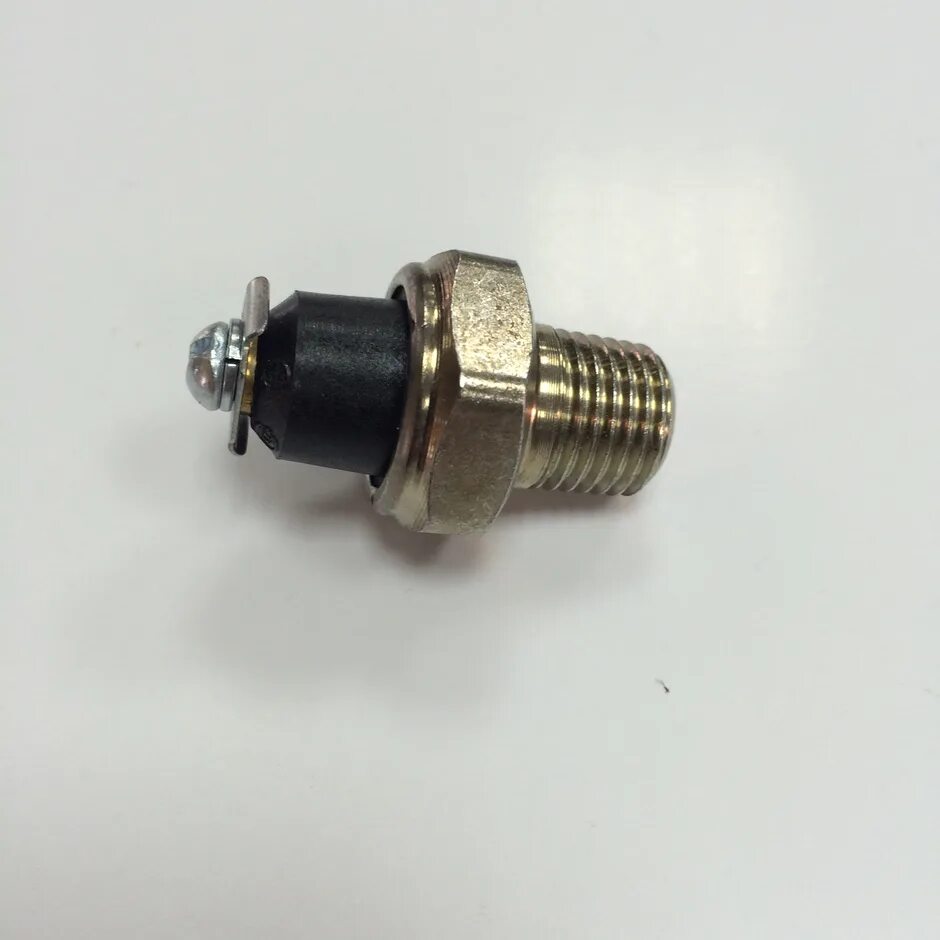 датчик сигнализатор аварийного давления масла. датчик давления масла аварийный и контрольный. датчик аварийного давления масла ваз (6022,3829). датчик давления масла d50104370. датчик давления масла ауди 80 указатель.