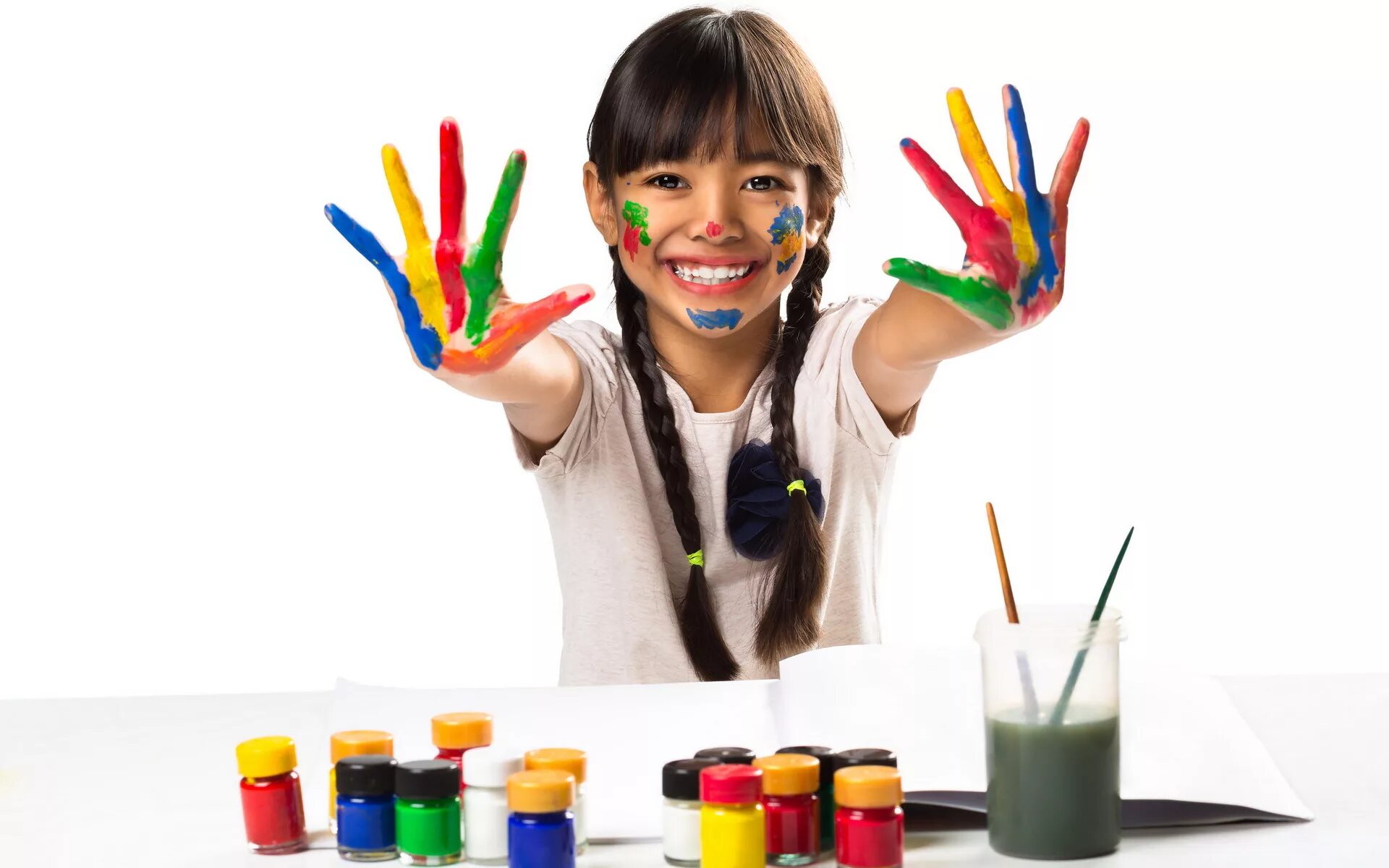 Детское творчество. Детское творчество рисование. Ребенок увлекается рисованием. Изо для детей. Ребенок увлекается рисованием.