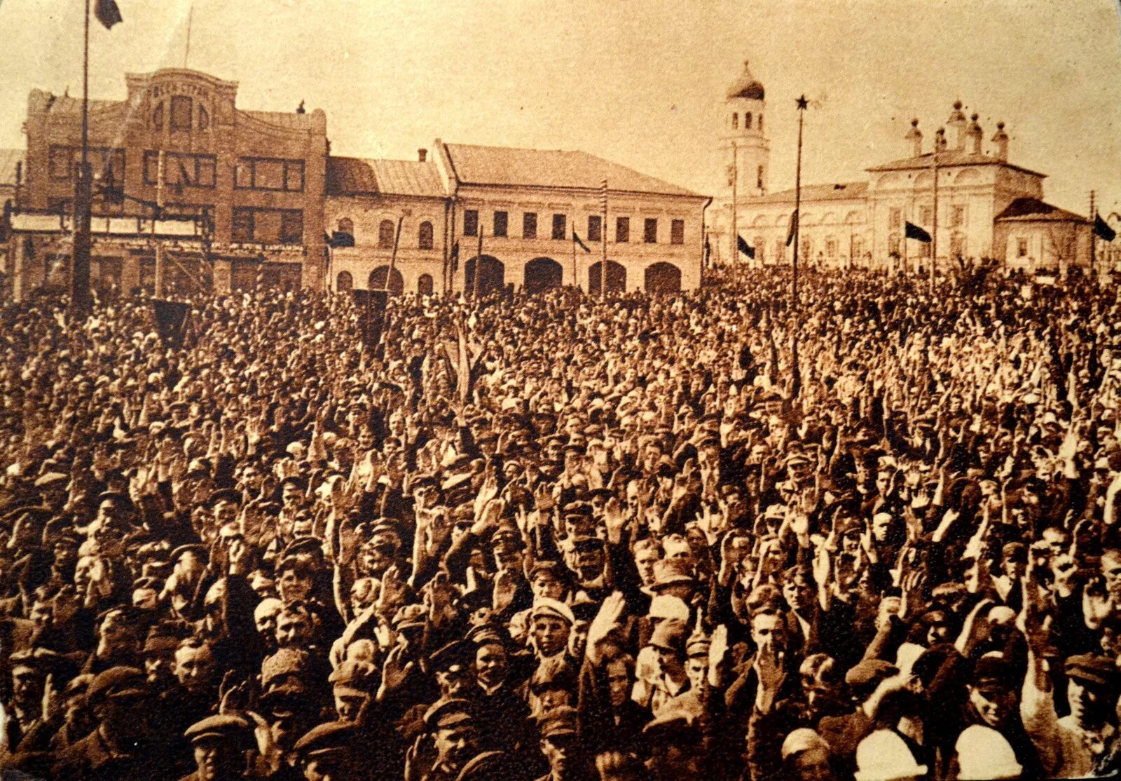 1917 год какая революция была. Революция 1917 г. Россия в 1917 году. Революция 1917 года в России фото. Октябрьская революция 1917 года.