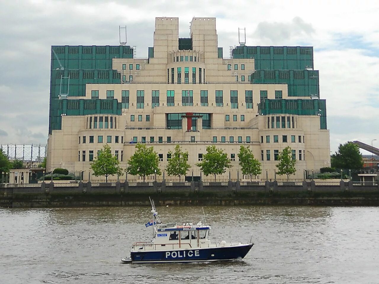 Ми 6 спецслужба. Mi6 разведка Великобритании. Ми-6 разведка Великобритании. Ми 6 Британия агенты. Mi6 разведка офис.