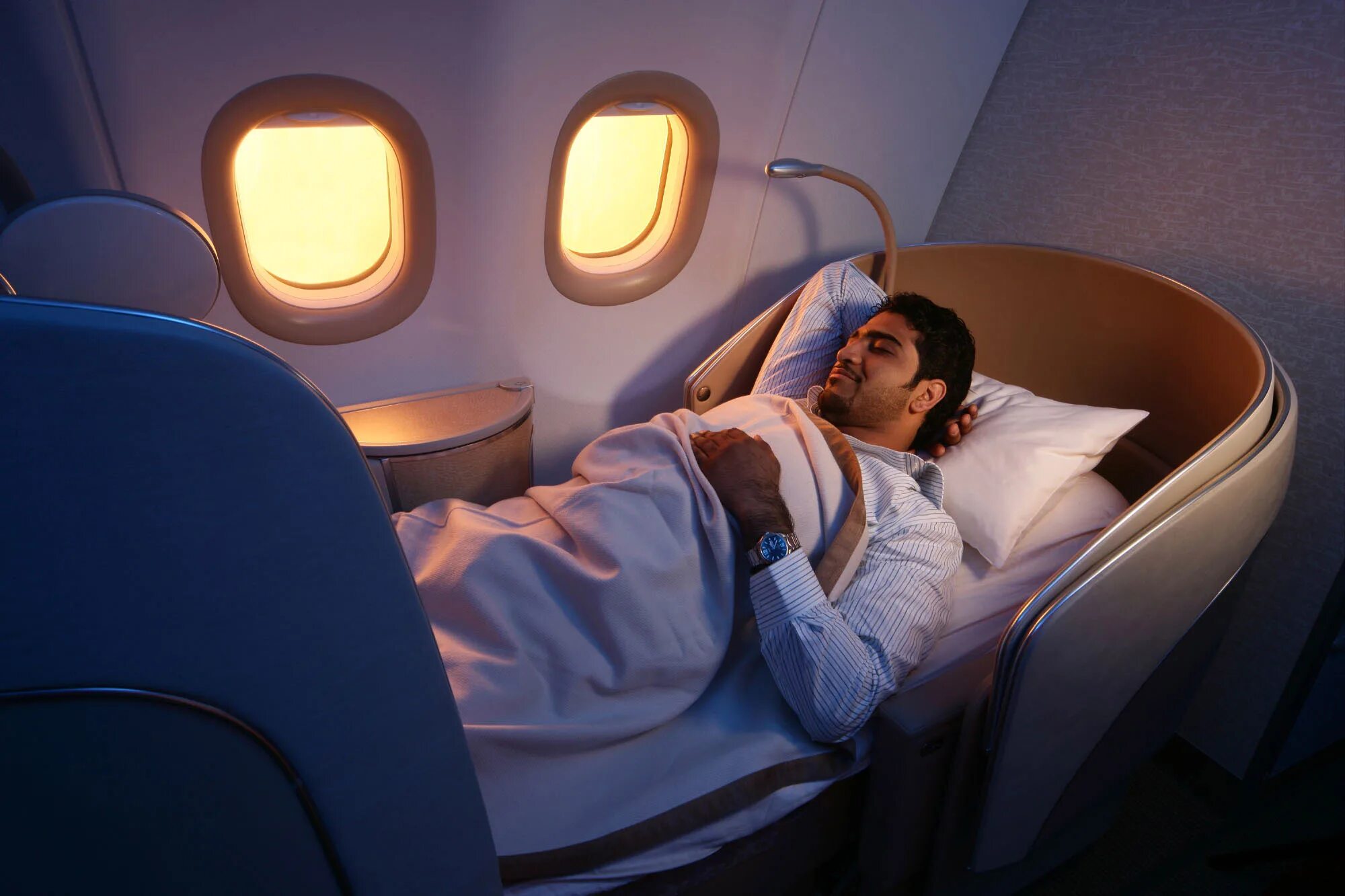 First class 0. Etihad бизнес класс. Этихад внутри. Полет бизнес классом. Etihad Airways бизнес класс.