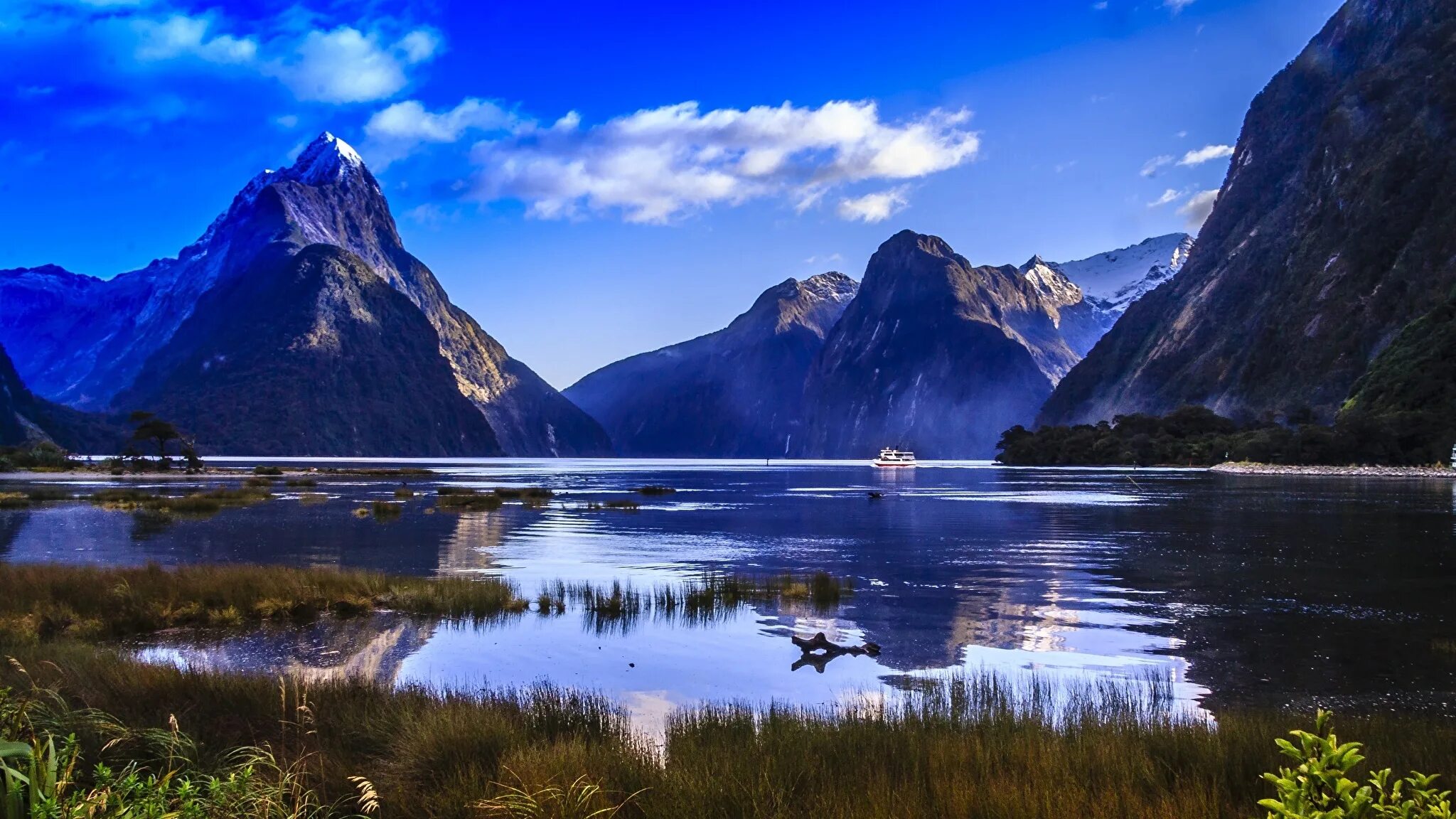 Парк Фьордленд новая Зеландия. Фьорды новой Зеландии. Milford Sound новая Зеландия. Фьорд Милфорд-саунд.