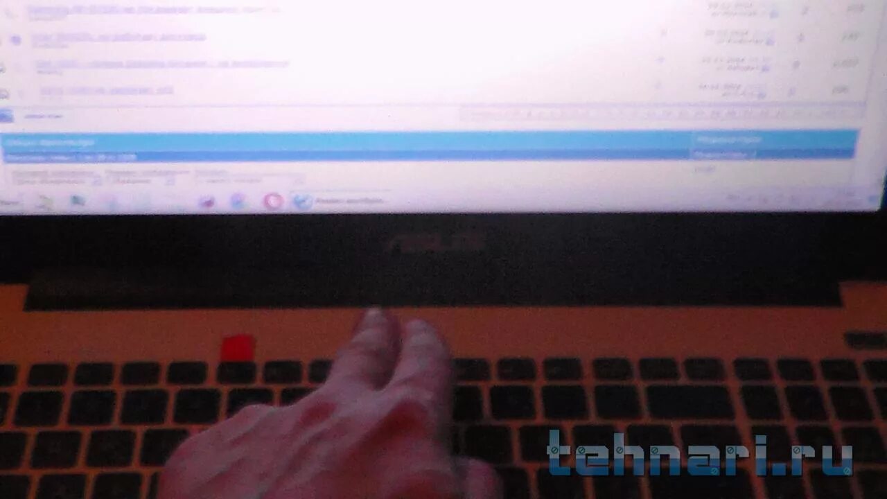 Устранение неполадок ноутбук. Как включить ноутбук без кнопки включения. Ноутбук асус не включается. Экран ноутбука асус. Сенсорная панель в биосе.