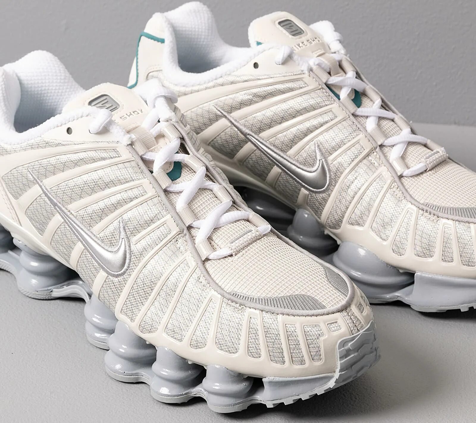 Nike shox tl оригинал. Nike Shox TN. Nike Shox TL White Silver. Nike Shox TN White. Nike Shox TL 12.