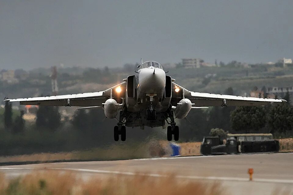 Су 24 ввс сар. Су 24 и миг 31. Су-34 кабина. Су-34 кабина экипажа. Калининград су-31.