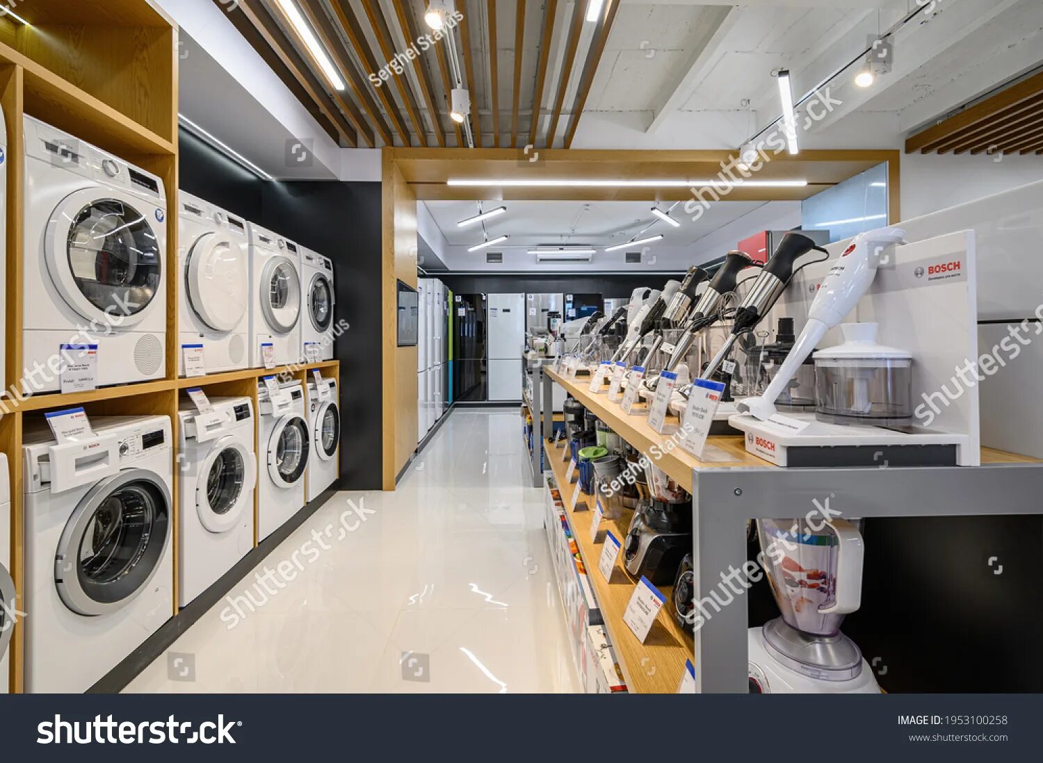Бытовая техника на ленинском. Bosch Showroom. Премиум бытовая техника. Какие бывают магазины электроники. Appliance Store.