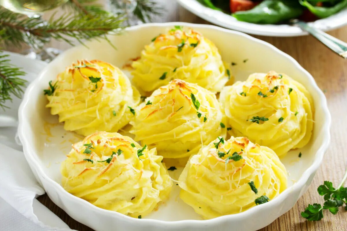 Запечь пюре. Герцогский картофель. картофельное пюре герцогиня. картофельное пюре запеченное в духовке. картофельное пюре запеченное в духовке с сыром.