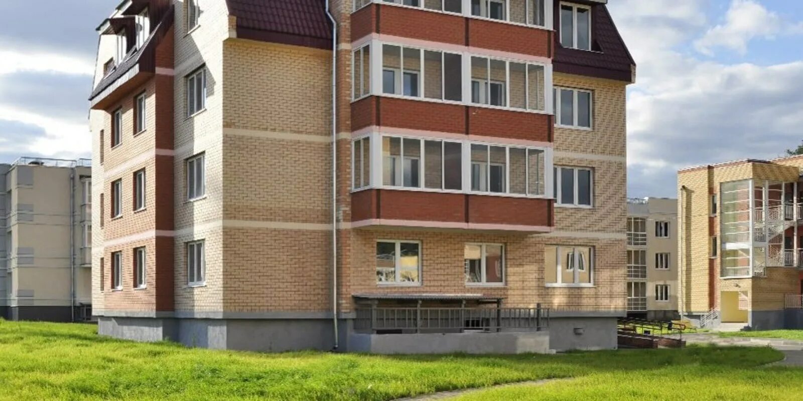Снять квартиру сакраменто. Квартира студия бедная. Снять квартиру москва вднх посуточно. Квартира. Квартира студия.