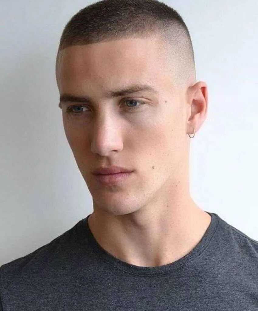 Короткие прически мужские молодежные. Фейд полубокс. Buzz Cut стрижка мужская. Полубокс Кропп. Мужские стрижки 2022 Buzz Cut.