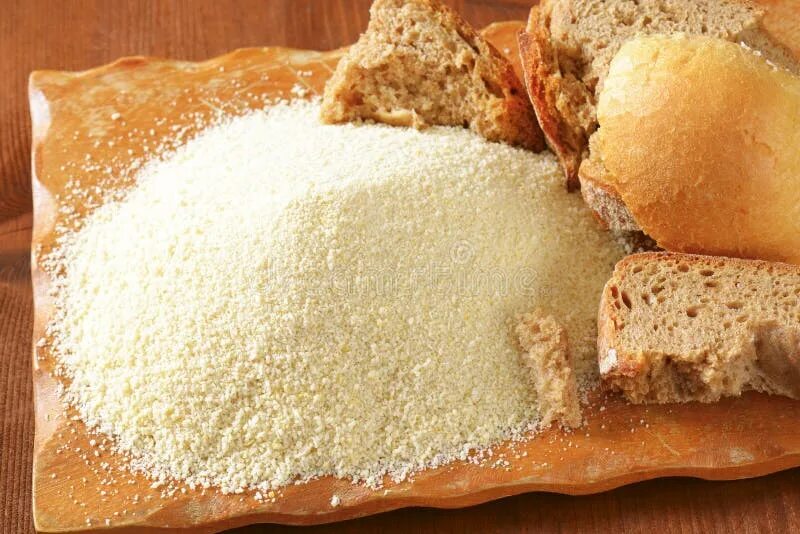 Крошка от хлеба. Хлебные крошки. Крошка сухарная панировочная. Рассыпать хлебные крошки. Орехи с сахаром и хлебными крошками.