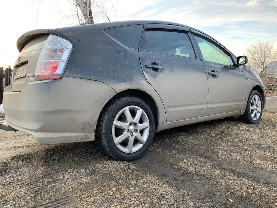 Приус 30 на дисках r17. Колеса на тойота приус. Тойота приус шина. Диски на toyota prius 30. Литьё toyota prius 30.