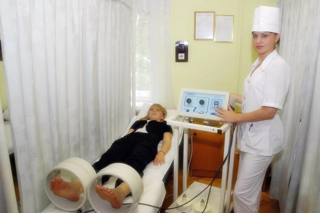 Медсестра лфк. Санаторий белокуриха медперсонал. Кисловодск санаторий кирова врачи. Лучковская больница елец. Лучшая медсестра года конкурс.