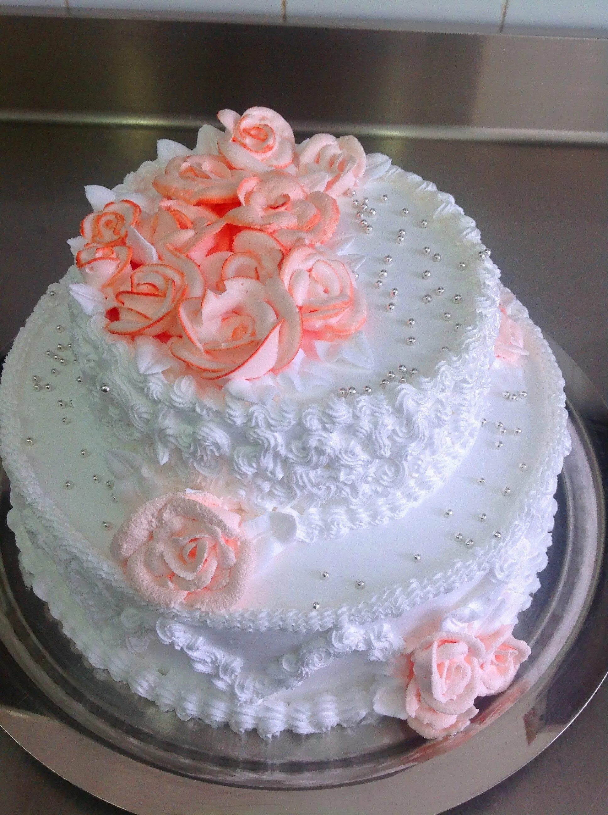 Свадебный торт кремовый. Кремовое украшение торта. Свадебный торт из сливок. Украшение свадебного торта кремом. Торт без сливочного крема