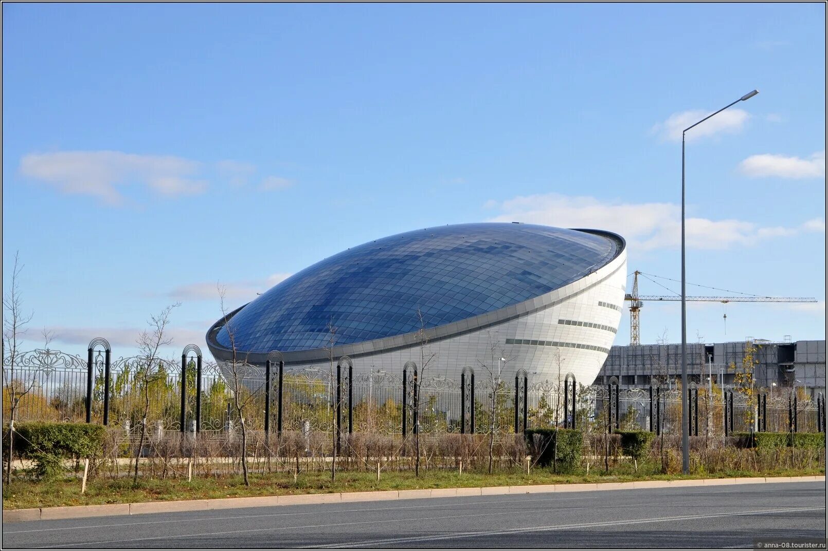 Научные центры астана. Назарбаев центр в Астане. Астана круглое здание.
