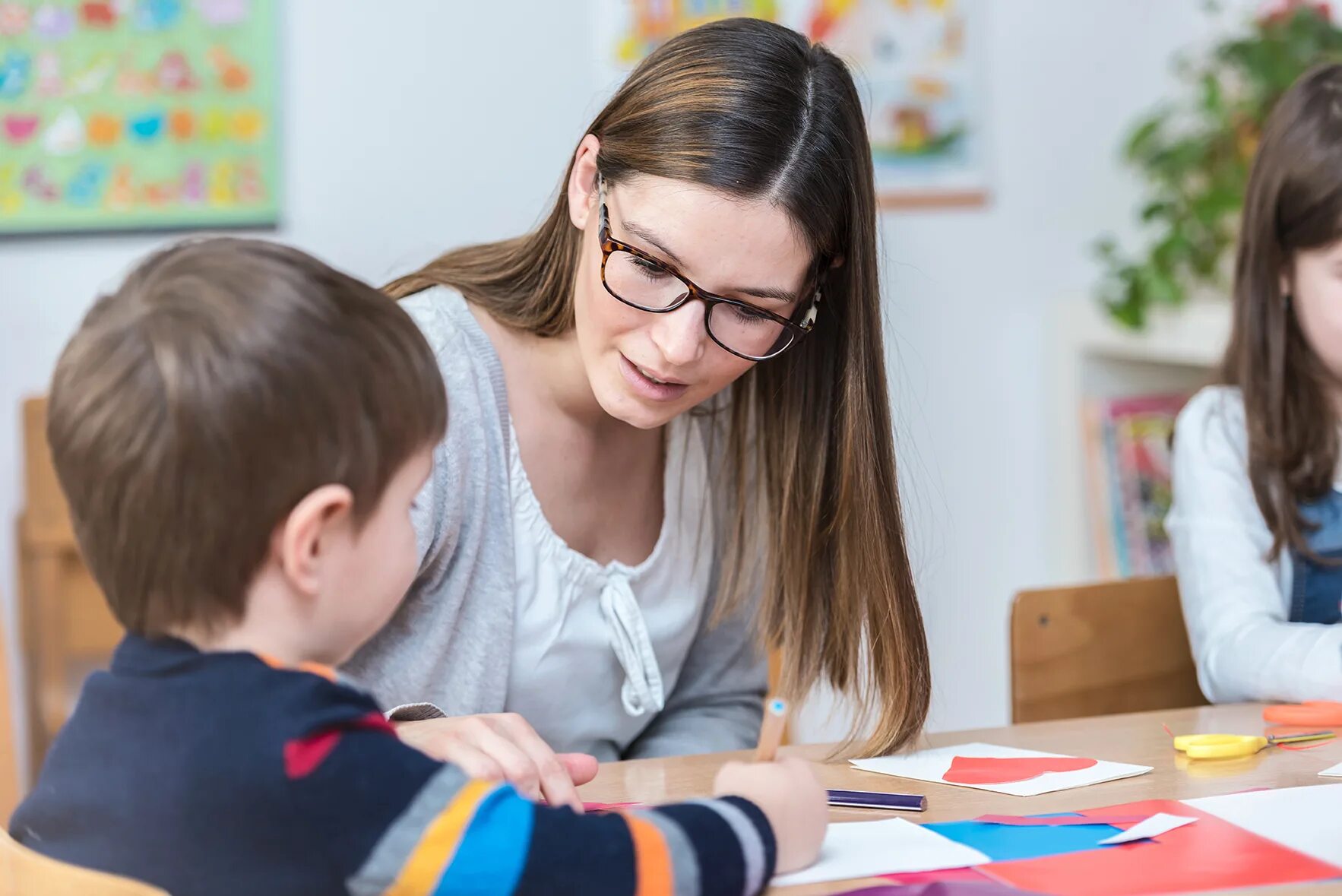 School teach. Педагог и дети. Учитель и дети. Педагог и дошкольник. Учитель для дошкольников.