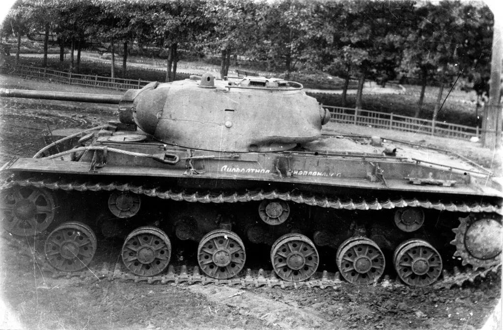 Телевизор кв 1. Танк кв-1. Тяжелый танк кв-1с. Танк кв 1 с 1943. Танк кв-1с-152.